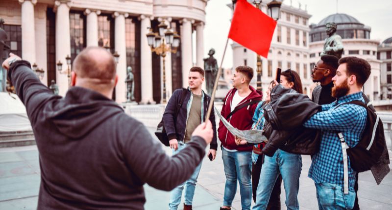 che laurea serve per fare la guida turistica