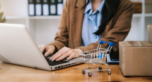 Scontrini e fatture: sono obbligatori se si vende con e-commerce? I chiarimenti